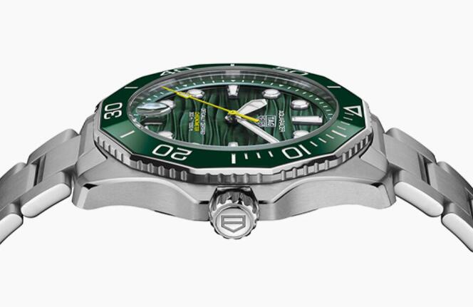 TAG Heuer Aquaracer Professional 300 detail 3