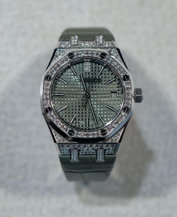 The Scintillating Presence Of The New 2024 Cheap Replica Audemars Piguet Royal Oak Selfwinding 37MM Watches UK