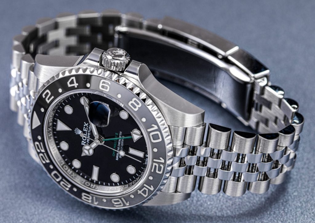 Rolex GMT Master II 126710GRNR grey black bezel detail 5