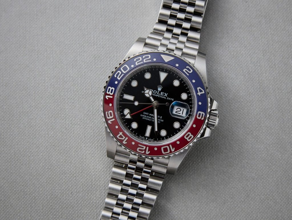 Rolex GMT Master II 126710GRNR grey black bezel detail 4